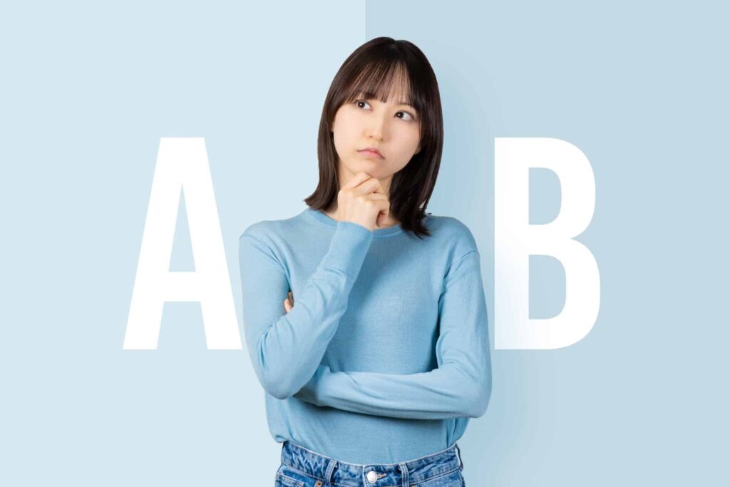 AとBで悩む女性