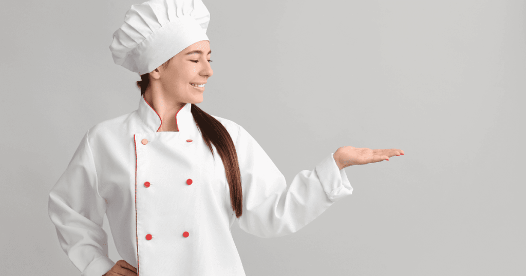 白いコックコート姿の女性