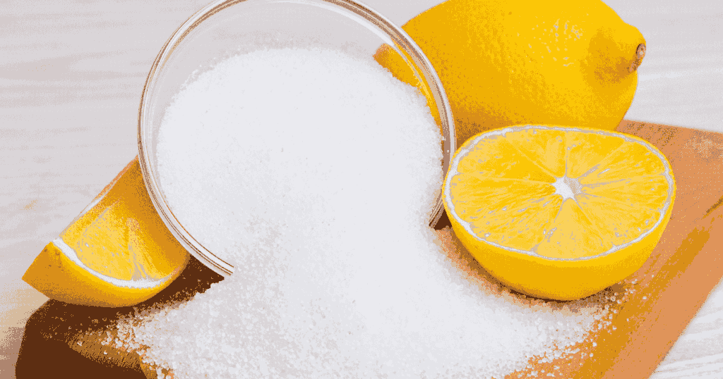 クエン酸とレモンを並べたお手入れ用品のイメージ
