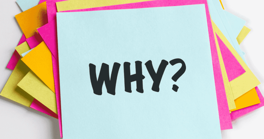 「WHY?」と書かれた水色の付箋と色とりどりの付箋