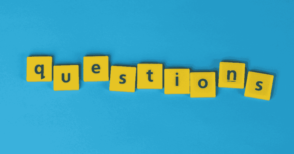 青い背景に並べられた「questions」の文字