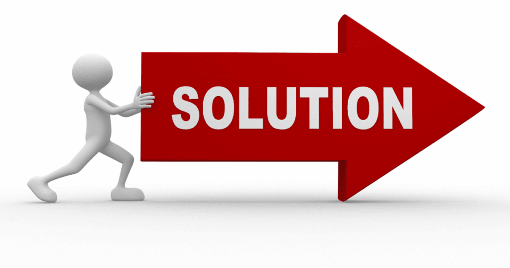 「SOLUTION（解決）」と書かれた赤い矢印を押す人形