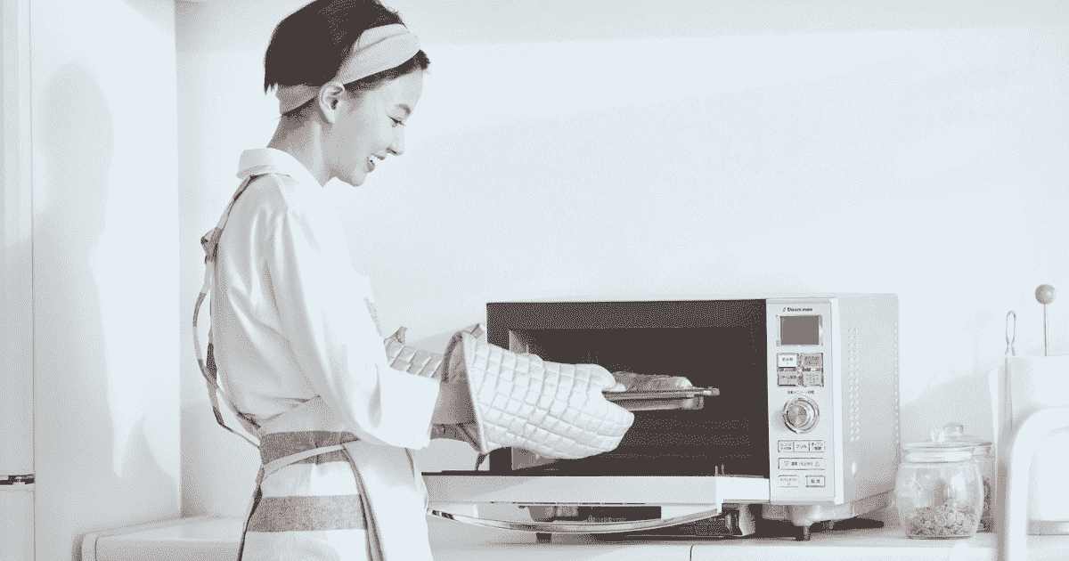オーブンレンジの寿命は10年？買い替えサインと処分方法、長持ちさせる使い方を解説