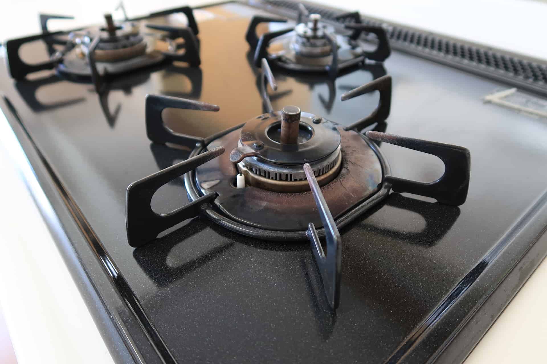 【2026年最新】ガスコンロ・IH調理器の選び方！メーカー別の特徴から設置の注意点まで徹底解説